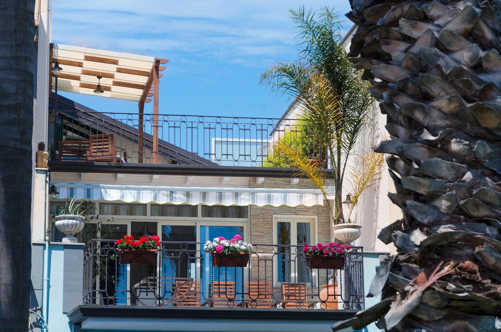 Casa Delle Zammare Fronte Mare Centro Storico Villa Riposto Luaran gambar