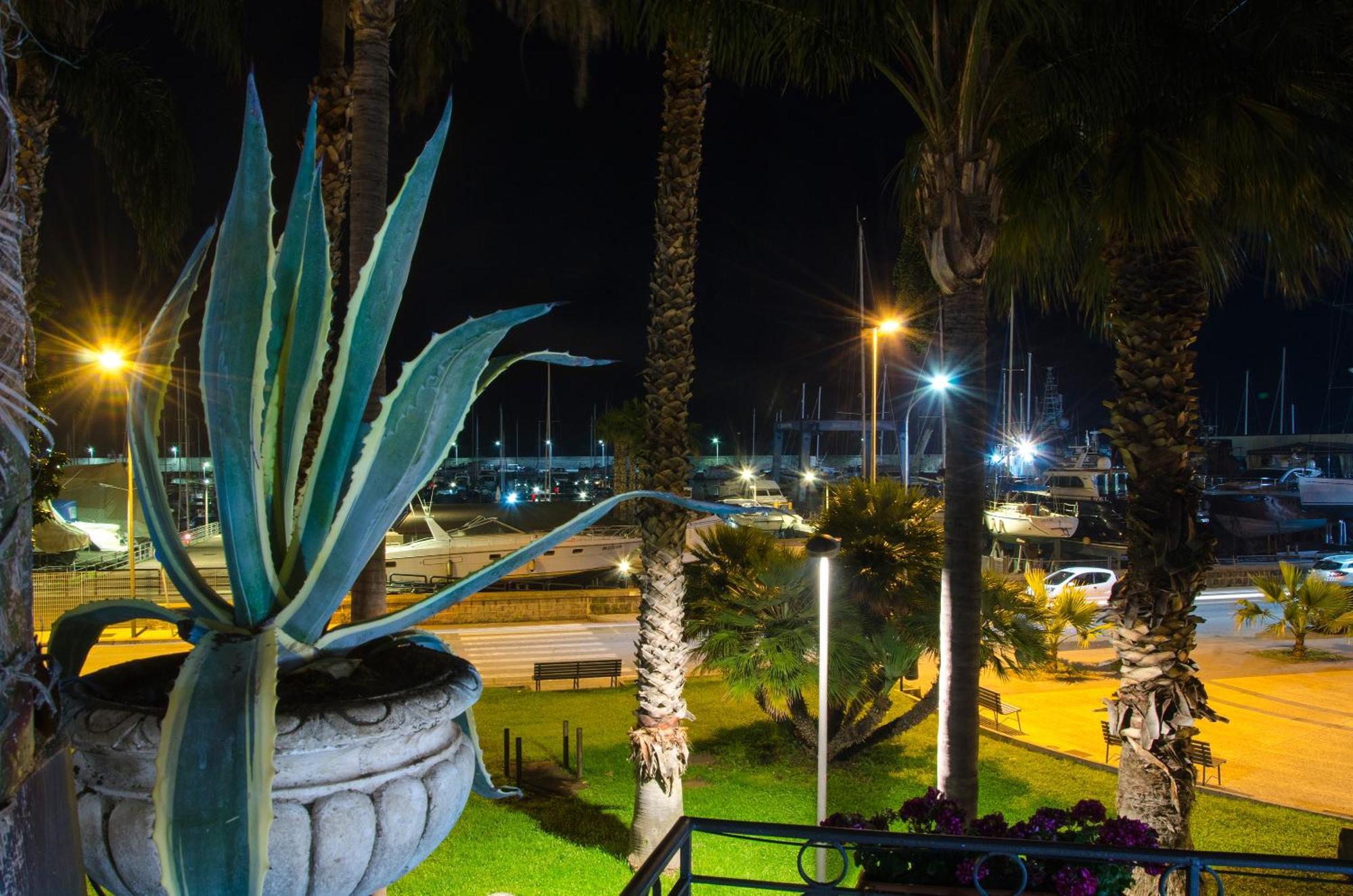 Casa Delle Zammare Fronte Mare Centro Storico Villa Riposto Luaran gambar