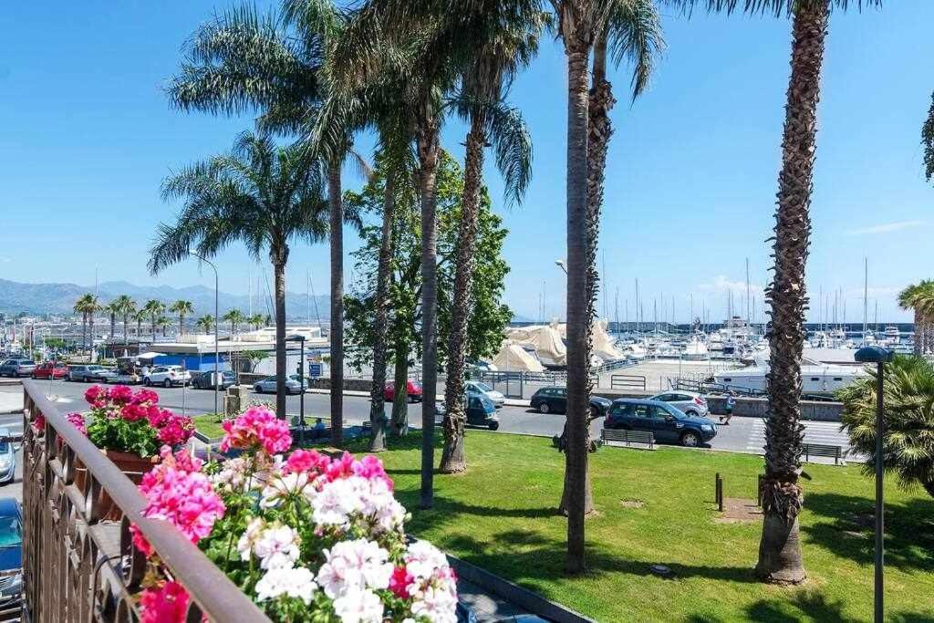 Casa Delle Zammare Fronte Mare Centro Storico Villa Riposto Luaran gambar