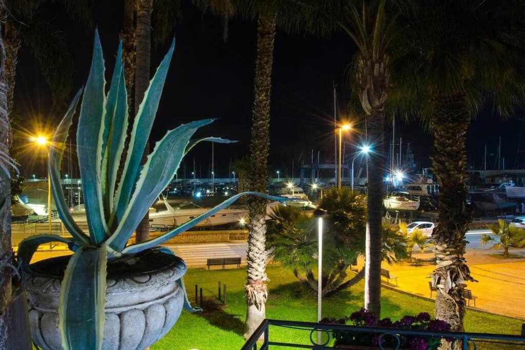 Casa Delle Zammare Fronte Mare Centro Storico Villa Riposto Luaran gambar